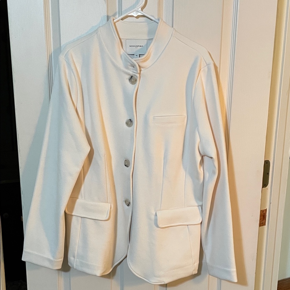 NWT Banana Republic Off-White Collarless Button Jacket